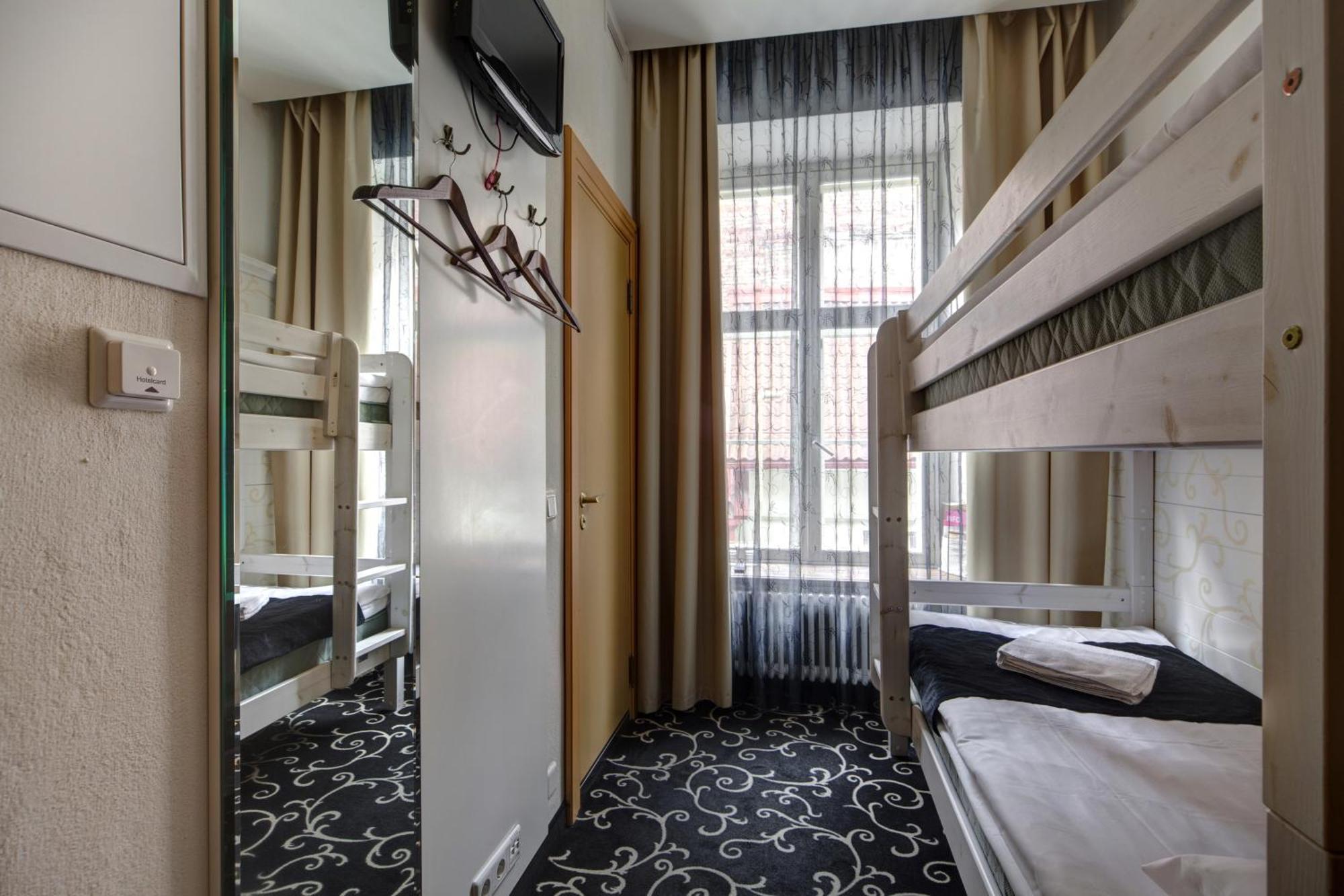 Meriton Old Town Garden Hotel Tallinn Room photo