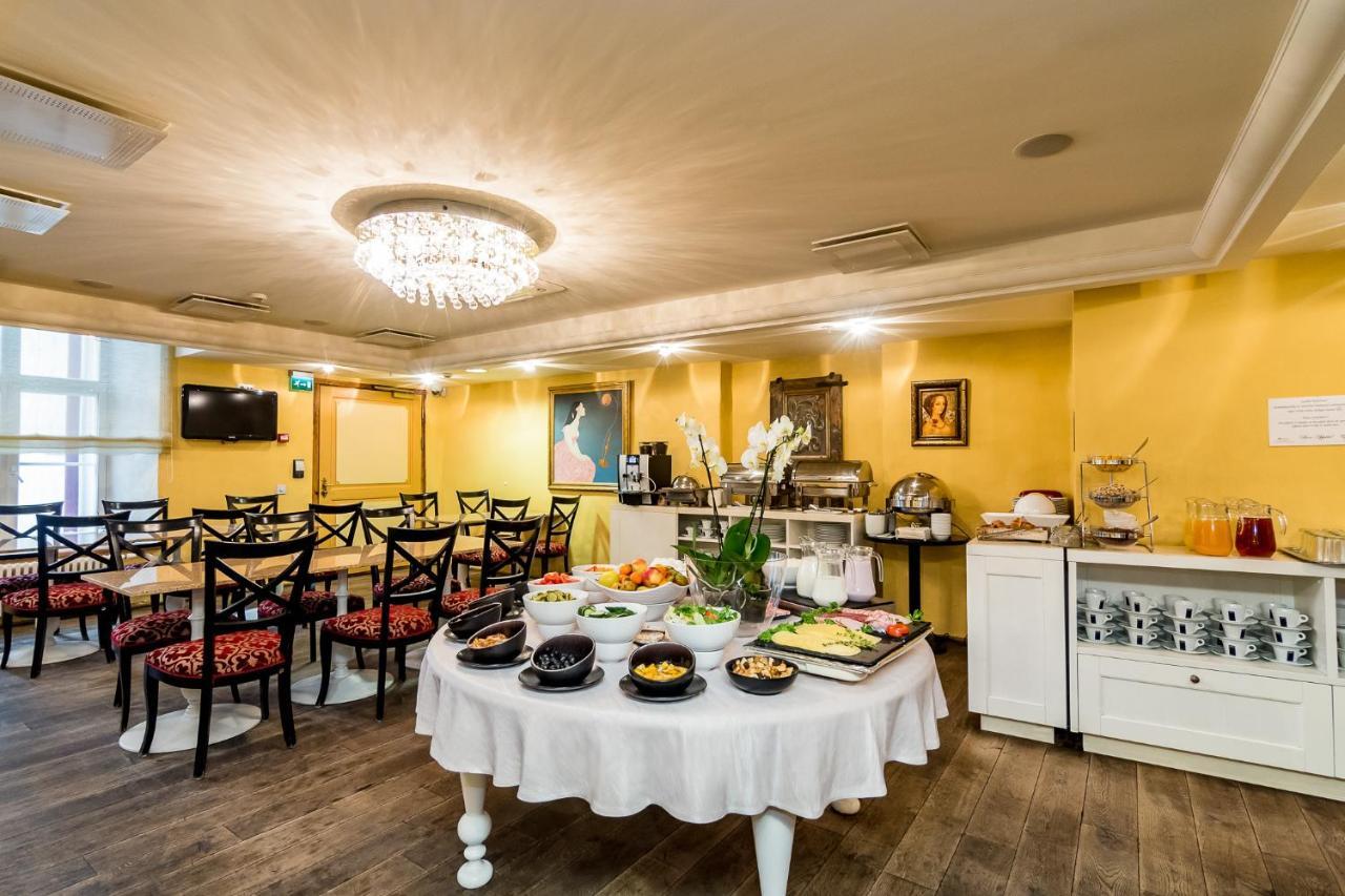 Meriton Old Town Garden Hotel Tallinn Exterior photo