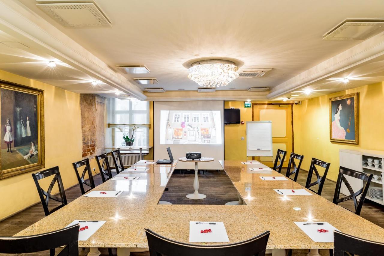 Meriton Old Town Garden Hotel Tallinn Exterior photo