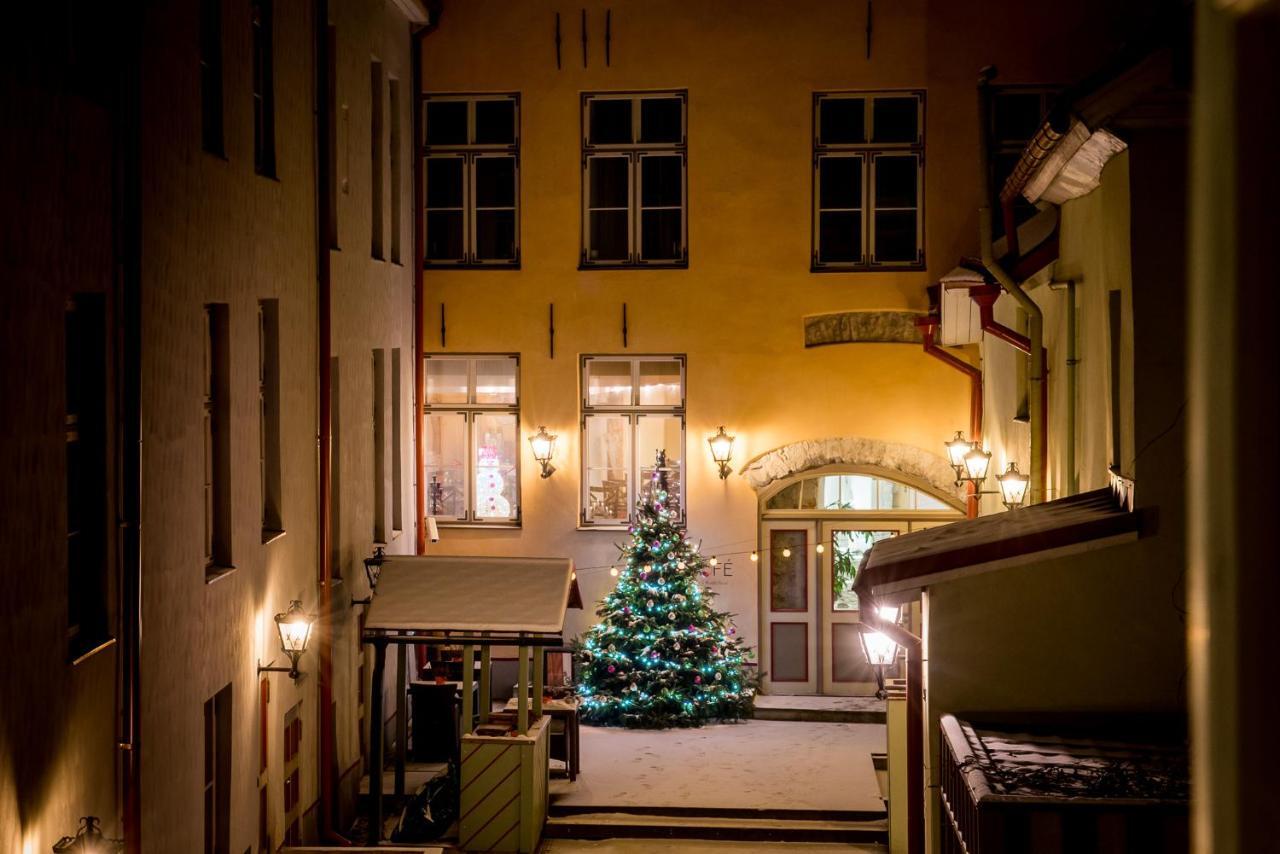 Meriton Old Town Garden Hotel Tallinn Exterior photo